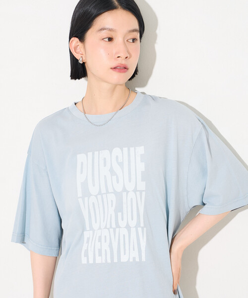 FREAK'S STORE（フリークスストア）の「ピグメント ロゴTシャツ/オーバーサイズTシャツ（Tシャツ/カットソー・レディース・チャコール/ベージュ/サックスブルー・ﾌﾘ-）」の14枚目の写真