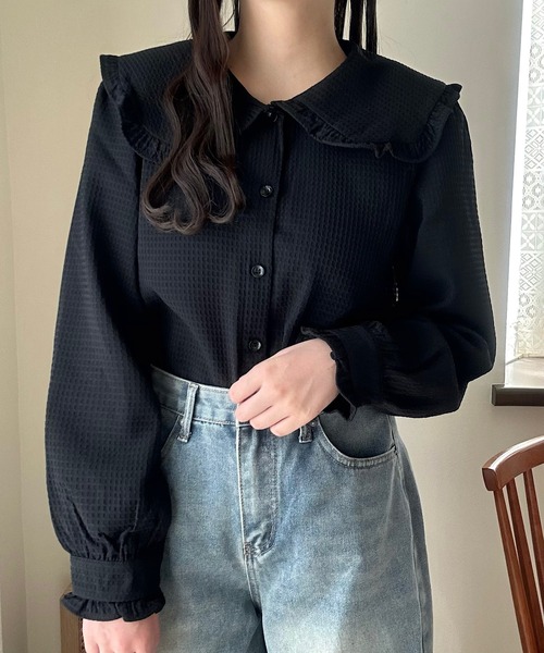 Cham.(チャム)の「着回しビッグカラーブラウス(シャツ/ブラウス・レディース・ホワイト/ベージュ/ライトグリーン/ライトブルー/イエロー/レッド/ブラック/パープル・FREE)」の2枚目の写真