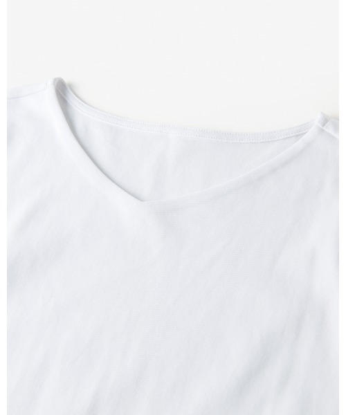 DoCLASSE( ドゥクラッセ)の「【浅Vネック・半袖/スーピマ・DoT】(Tシャツ/カットソー・レディース・グリーン/ブラック/ライトグレー/ダークネイビー/ホワイト・L/M/LL)」の11枚目の写真