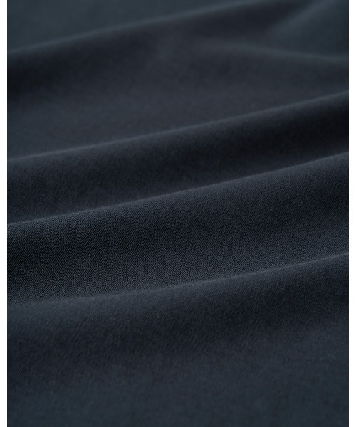 DoCLASSE( ドゥクラッセ)の「【浅Vネック・半袖/スーピマ・DoT】(Tシャツ/カットソー・レディース・グリーン/ブラック/ライトグレー/ダークネイビー/ホワイト・L/M/LL)」の7枚目の写真