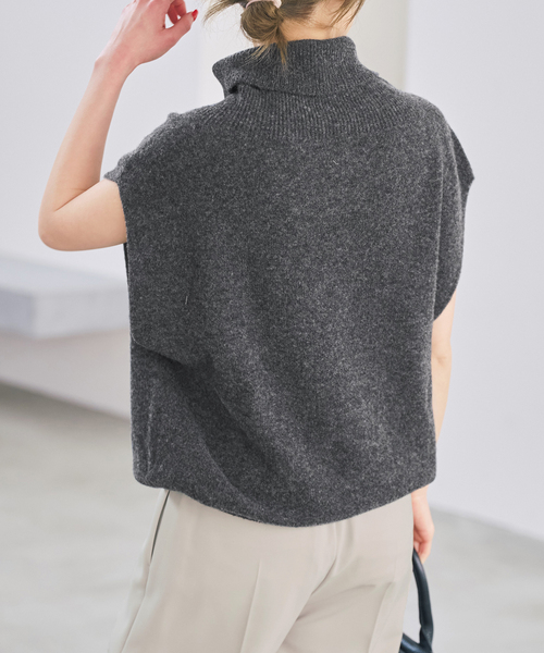 Spick & Span(スピックアンドスパン)の「《新色有り / 追加》オフタートルニットベスト(ベスト・レディース・チャコールグレー/ベージュ/ボルドー・FREE)」の14枚目の写真