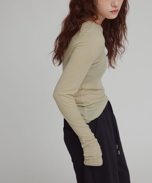 W:Huku(フーク)の「リバーシブルロングスリーブTシャツ / Reversible Long-Sleeve T-Shirt(Tシャツ/カットソー・レディース・ブラック/オフホワイト/ブルー系その他/イエロー系その他/ベージュ・FREE)」の3枚目の写真