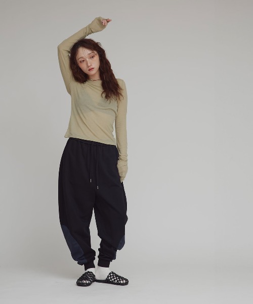 W:Huku(フーク)の「リバーシブルロングスリーブTシャツ / Reversible Long-Sleeve T-Shirt(Tシャツ/カットソー・レディース・ブラック/オフホワイト/ブルー系その他/イエロー系その他/ベージュ・FREE)」の13枚目の写真