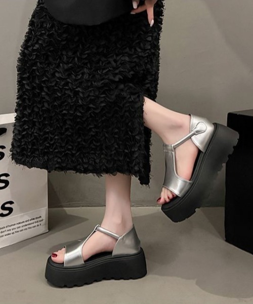 yuue' ( wear )(ユーイ)の「アンクルストラップコンフォート厚底サンダル(サンダル・レディース・ブラック/シルバー・24.5cm/23.5cm)」の15枚目の写真