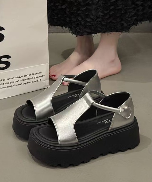 yuue' ( wear )(ユーイ)の「アンクルストラップコンフォート厚底サンダル(サンダル・レディース・ブラック/シルバー・24.5cm/23.5cm)」の16枚目の写真