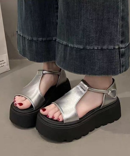 yuue' ( wear )(ユーイ)の「アンクルストラップコンフォート厚底サンダル(サンダル・レディース・ブラック/シルバー・24.5cm/23.5cm)」の18枚目の写真