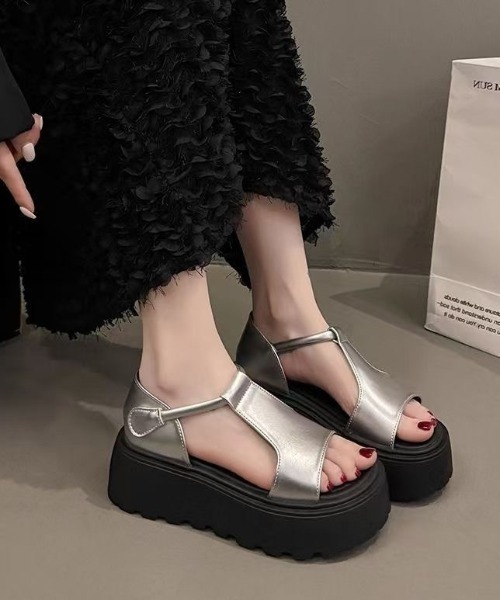 yuue' ( wear )(ユーイ)の「アンクルストラップコンフォート厚底サンダル(サンダル・レディース・ブラック/シルバー・24.5cm/23.5cm)」の14枚目の写真