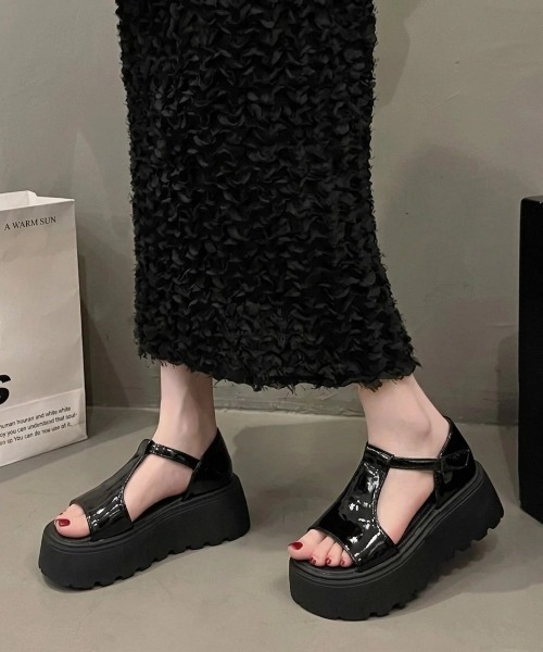 yuue' ( wear )(ユーイ)の「アンクルストラップコンフォート厚底サンダル(サンダル・レディース・ブラック/シルバー・24.5cm/23.5cm)」の3枚目の写真