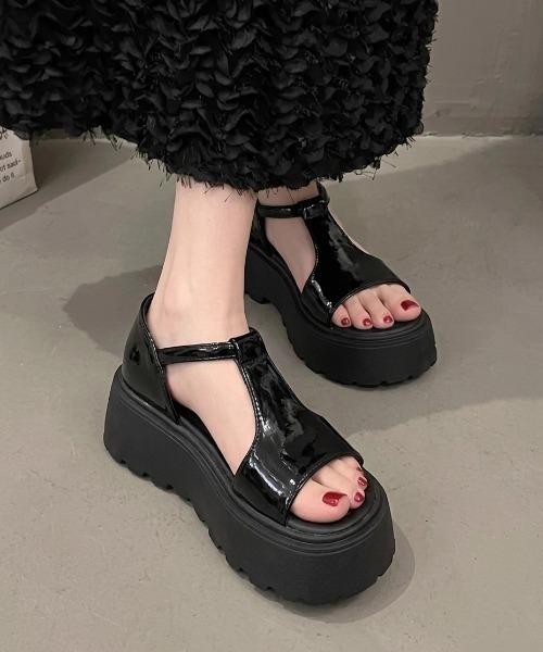 yuue' ( wear )(ユーイ)の「アンクルストラップコンフォート厚底サンダル(サンダル・レディース・ブラック/シルバー・24.5cm/23.5cm)」の4枚目の写真