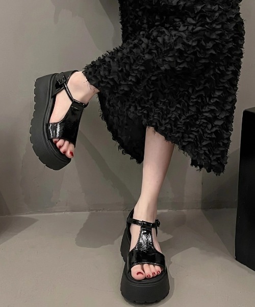 yuue' ( wear )(ユーイ)の「アンクルストラップコンフォート厚底サンダル(サンダル・レディース・ブラック/シルバー・24.5cm/23.5cm)」の6枚目の写真