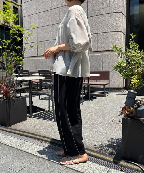 Jena espace merveilleux(ジェナ エスパスメルヴェイユ)の「シアーティアードブラウス(シャツ/ブラウス・レディース・ライトグレー/ブラック/アイボリー・FREE)」の9枚目の写真