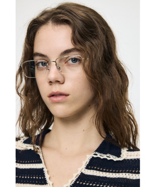 MOUSSY(マウジー)の「READING SQUARE アイウェア(サングラス・レディース・ゴールド/シルバー・FREE)」の3枚目の写真