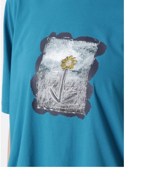SUPER HAKKA(スーパーハッカ)の「SUPER HAKKA×武内明子 「petal frame」プリント+刺繍Tシャツ(Tシャツ/カットソー・レディース・ブルー/グリーン/ライトグレー・FREE)」の5枚目の写真