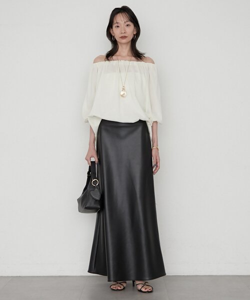 LOUNGEDRESS(ラウンジドレス)の「《セットアップ可》【JAPAN MADE】カラミメッシュオフショルプルオーバー(シャツ/ブラウス・レディース・ブラック/オフホワイト/ブラウン・FREE)」の4枚目の写真
