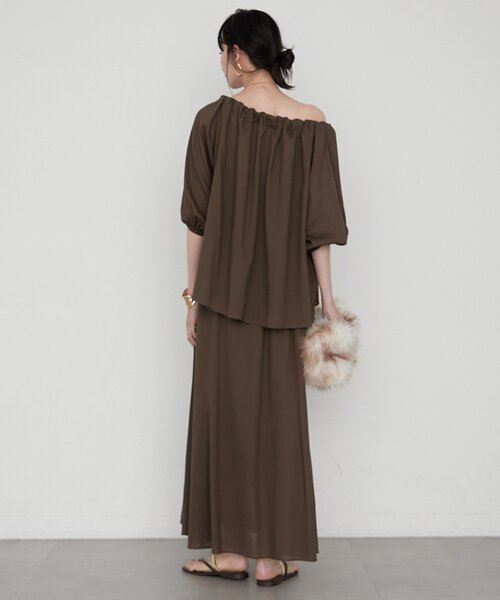 LOUNGEDRESS(ラウンジドレス)の「《セットアップ可》【JAPAN MADE】カラミメッシュオフショルプルオーバー(シャツ/ブラウス・レディース・ブラック/オフホワイト/ブラウン・FREE)」の22枚目の写真