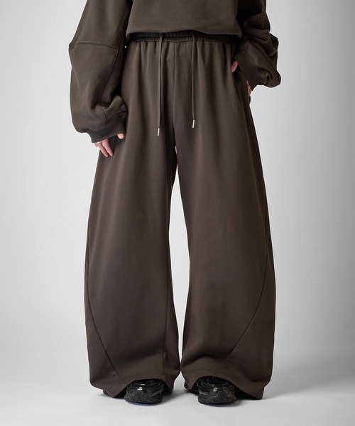 Lui's（ルイス）の「【Neucon】NAKED CURVE SWEAT PANTS / ネイキッドカーブスウェットパンツ / セットアップ対応（スウェットパンツ・メンズ・ブラック/チャコールグレー/杢グレー・2/1）」の3枚目の写真
