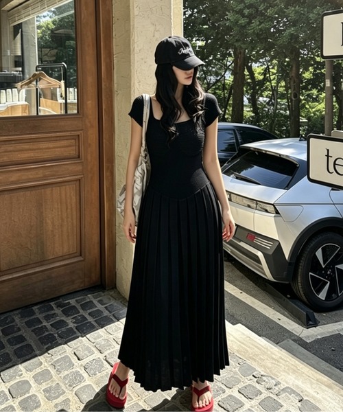 FAVORITO（ファヴォリート）の「ニットプリーツワンピース（ワンピース・レディース・オフホワイト/ブラック・F）」の3枚目の写真
