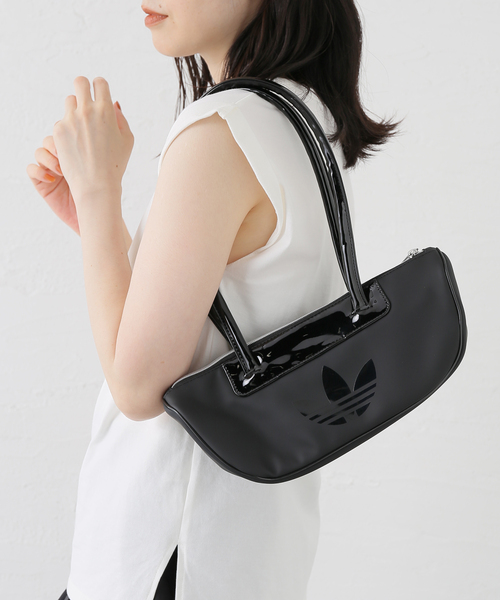 adidas Originals(アディダスオリジナルス)の「adidas originals / アディダス オリジナルス ADICOLOR BOWLING BAG PU(ショルダーバッグ・レディース・ブラック・FREE)」の10枚目の写真