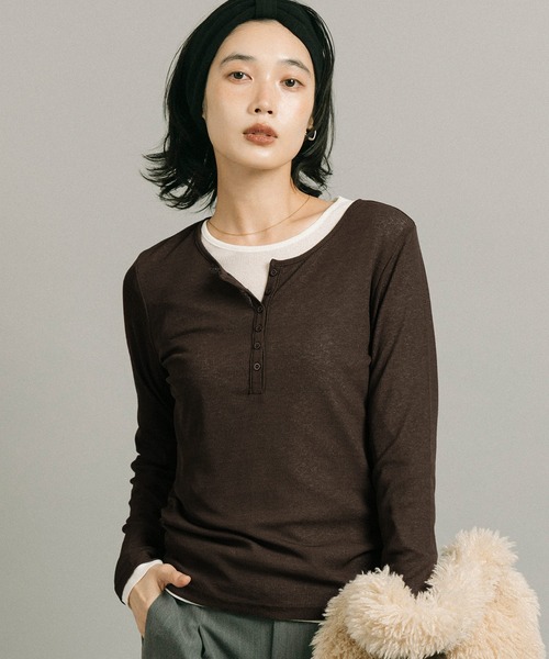 coca(coca)(コカ)の「シアーテレコ長袖ヘンリーネックトップス(Tシャツ/カットソー・レディース・グレー/ホワイト/ダークブラウン・L/M/S)」の1枚目の写真