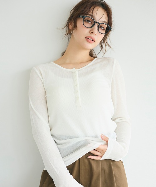 coca(coca)(コカ)の「シアーテレコ長袖ヘンリーネックトップス(Tシャツ/カットソー・レディース・グレー/ホワイト/ダークブラウン・L/M/S)」の2枚目の写真