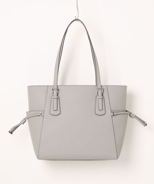 MICHAEL KORS（マイケルコース）の「VOYAGE サフィアーノ レザー トート ラージ（トートバッグ・レディース・グレー系・FREE）」の2枚目の写真