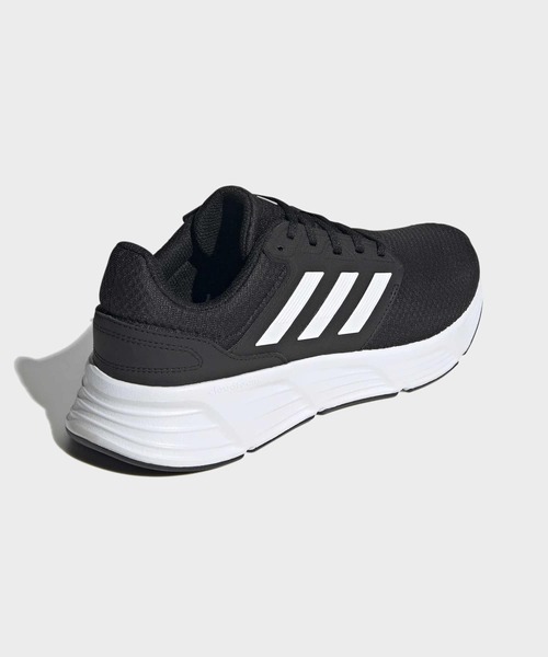 adidas(アディダス)の「GLX 6 / ランニングシューズ / ランニングシューズ / アディダス adidas(スニーカー・メンズ・ブラック×ホワイト・24.5cm/25.0cm/25.5cm/26.0cm/26.5cm/27.0cm/27.5cm/28.0cm/28.5cm/29.0cm)」の5枚目の写真