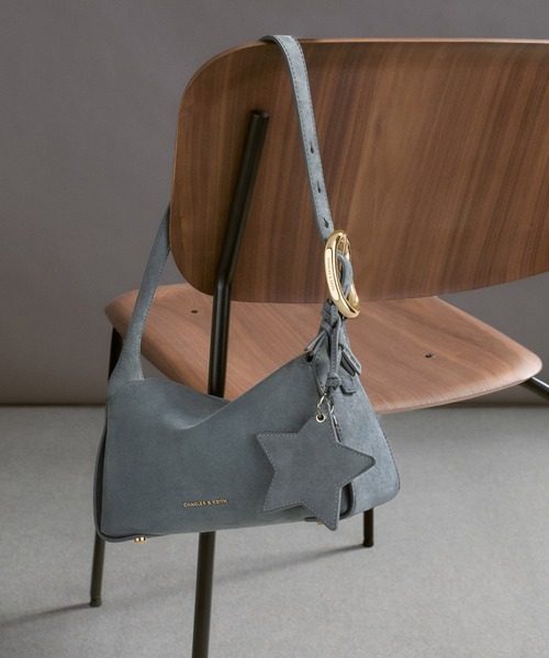 CHARLES & KEITH(チャールズ & キース)の「Aislin アシュリン ショルダーバッグ(ショルダーバッグ・レディース・ブルー系その他7/レディッシュグレー/ダークブラウン系5・S)」の5枚目の写真