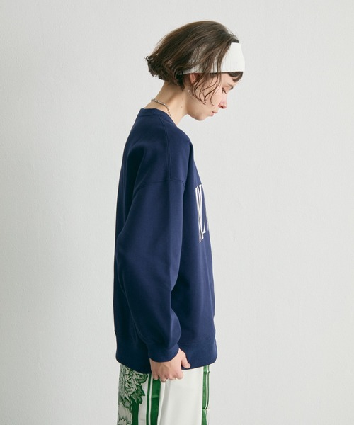 uchi.(ウチ)の「裏毛ロゴプリントスウェットトップス(スウェット・レディース・ネイビー/イエロー/オフホワイト・FREE)」の5枚目の写真