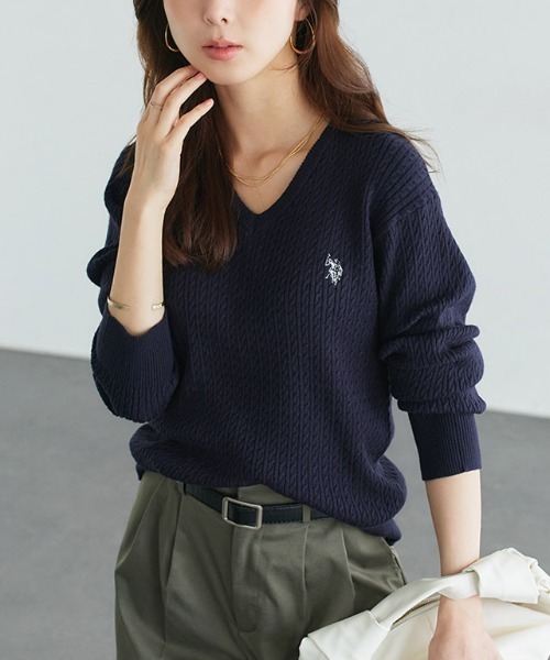 Pierrot(ピエロ)の「U.S.POLO ASSN. Vネックケーブルニット(ニット/セーター・レディース・ネイビー/オフホワイト/杢グレー/レッド系その他/ブラウン系その他・M/LL/L)」の4枚目の写真