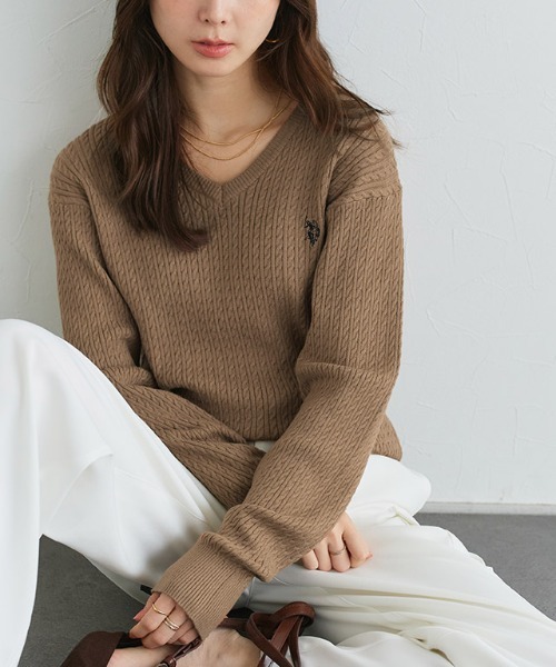 Pierrot(ピエロ)の「U.S.POLO ASSN. Vネックケーブルニット(ニット/セーター・レディース・ネイビー/オフホワイト/杢グレー/レッド系その他/ブラウン系その他・M/LL/L)」の8枚目の写真