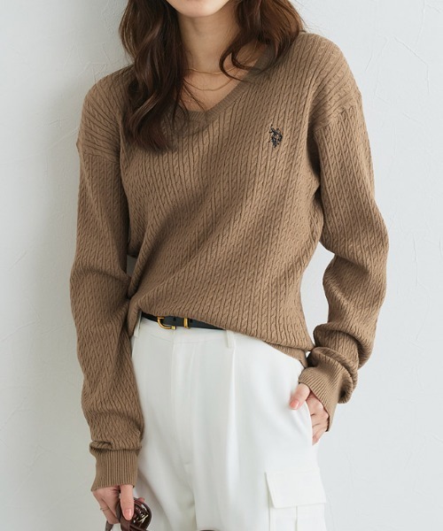 Pierrot(ピエロ)の「U.S.POLO ASSN. Vネックケーブルニット(ニット/セーター・レディース・ネイビー/オフホワイト/杢グレー/レッド系その他/ブラウン系その他・M/LL/L)」の10枚目の写真