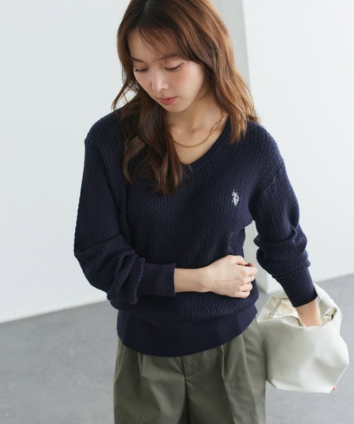 Pierrot(ピエロ)の「U.S.POLO ASSN. Vネックケーブルニット(ニット/セーター・レディース・ネイビー/オフホワイト/杢グレー/レッド系その他/ブラウン系その他・M/LL/L)」の15枚目の写真