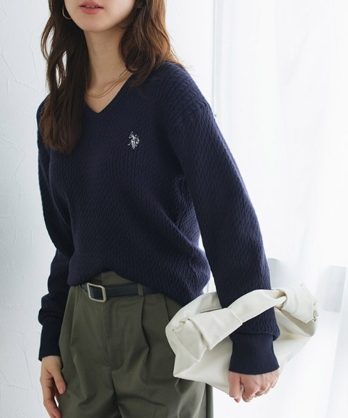 Pierrot(ピエロ)の「U.S.POLO ASSN. Vネックケーブルニット(ニット/セーター・レディース・ネイビー/オフホワイト/杢グレー/レッド系その他/ブラウン系その他・M/LL/L)」の16枚目の写真