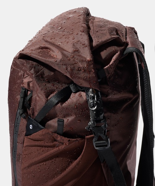 Matador（マタドール）の「Matador/マタドール 18L Waterproof Packable Backpack/18L ウォータープルーフ パッカブルバックパック（バックパック/リュック・メンズ・ワインレッド/ダークグリーン/ブラック・FREE）」の12枚目の写真
