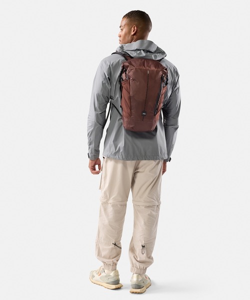 Matador（マタドール）の「Matador/マタドール 18L Waterproof Packable Backpack/18L ウォータープルーフ パッカブルバックパック（バックパック/リュック・メンズ・ワインレッド/ダークグリーン/ブラック・FREE）」の4枚目の写真