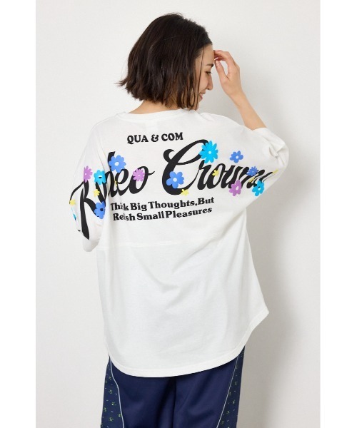 RODEO CROWNS WIDE BOWL(ロデオクラウンズワイドボウル)の「フラワースクリプトロゴ5分袖Tシャツ(Tシャツ/カットソー・レディース・オフホワイト/ライム/ブラック/ライトピンク・FREE)」の2枚目の写真