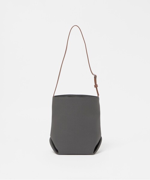 BEAUTY&YOUTH UNITED ARROWS(ビューティーアンドユースユナイテッドアローズ)の「“Emboss Bag Series” バケット バッグ(ショルダーバッグ・メンズ・ブラック/ダークグレー・FREE)」の2枚目の写真