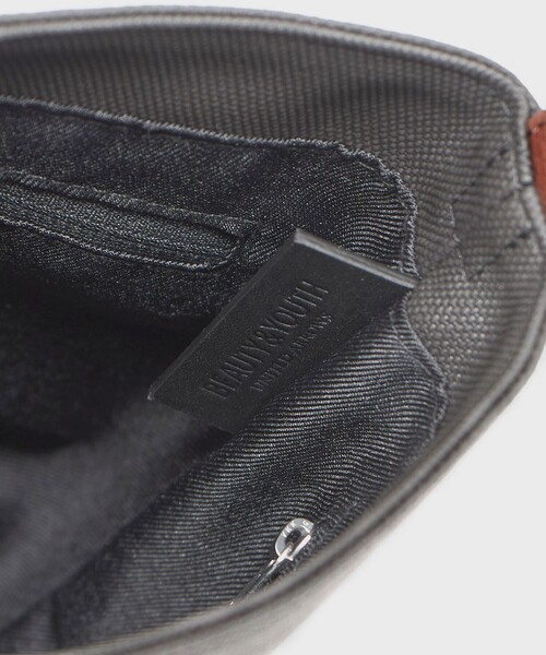 BEAUTY&YOUTH UNITED ARROWS(ビューティーアンドユースユナイテッドアローズ)の「“Emboss Bag Series” バケット バッグ(ショルダーバッグ・メンズ・ブラック/ダークグレー・FREE)」の13枚目の写真