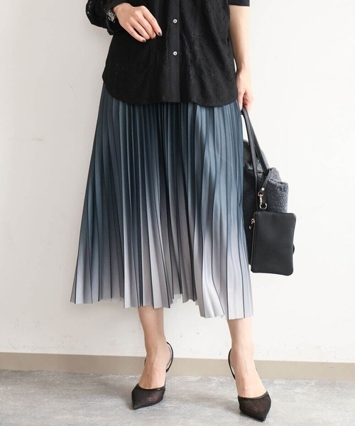MK MICHEL KLEIN（エムケーミッシェルクラン）の「[洗える]グラデーションデザインニットプリーツスカート（スカート・レディース・ブラウン系/グレー系/ブルーグレー・38）」の2枚目の写真