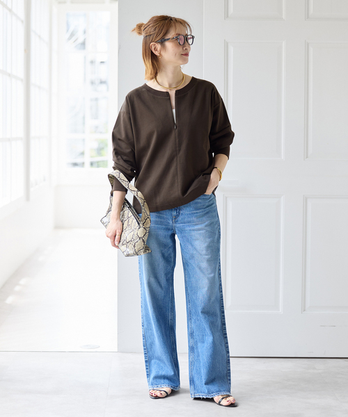 Spick & Span(スピックアンドスパン)の「スキッパーネックタックプルオーバー(Tシャツ/カットソー・レディース・ブラウン/カーキ・FREE)」の3枚目の写真