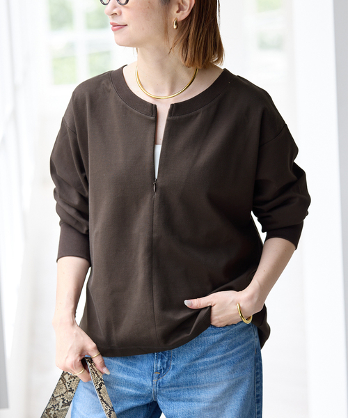 Spick & Span(スピックアンドスパン)の「スキッパーネックタックプルオーバー(Tシャツ/カットソー・レディース・ブラウン/カーキ・FREE)」の5枚目の写真