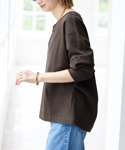 Spick & Span(スピックアンドスパン)の「スキッパーネックタックプルオーバー(Tシャツ/カットソー・レディース・ブラウン/カーキ・FREE)」の7枚目の写真