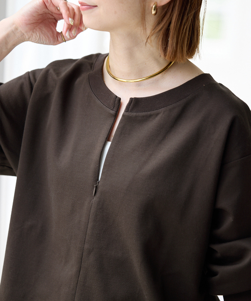 Spick & Span(スピックアンドスパン)の「スキッパーネックタックプルオーバー(Tシャツ/カットソー・レディース・ブラウン/カーキ・FREE)」の11枚目の写真