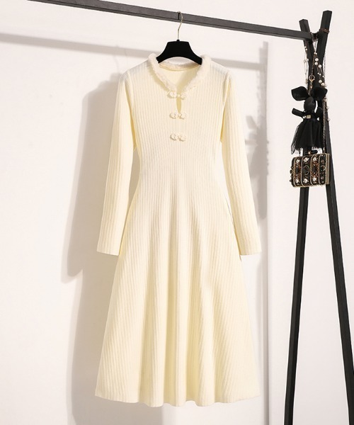 AMAJI（アマジ）の「チャイナボタン ウエストマーク ニットワンピース（ワンピース・レディース・ブラック/ベージュ・LARGE/X-LARGE）」の2枚目の写真