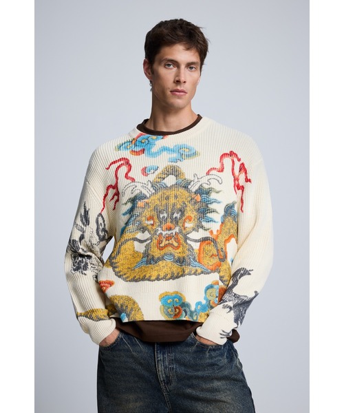 Desigual（デシグアル）の「オリエンタルドラゴンプリント 長袖ニット｜Desigual 2026秋冬新作（ニット/セーター・メンズ・ホワイト・S/M/XL）」の2枚目の写真