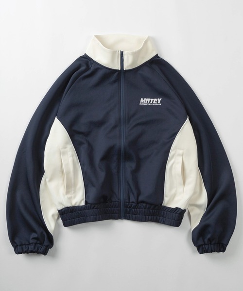 SlashDate(スラッシュデイト)の「【82】【MATEY】別注 ワンポイント刺繍 配色 ラグラン ショート丈トラックジャケット/ジャージ/ユニセックス/レディース/メンズ(ジャージ・メンズ・ブラック系/ネイビー系/ネイビー/ブラック・M/L)」の1枚目の写真