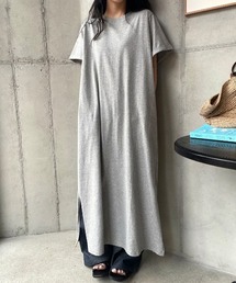 クルーネックスリットワンピース