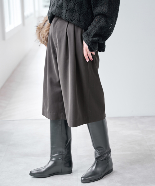 Spick & Span(スピックアンドスパン)の「ツータックキュロットパンツ(その他パンツ・レディース・チャコールグレー/キャメル・36/38)」の7枚目の写真