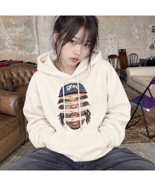 GRAVER ORDINARY（グレイバーオーディナリー）の「[ODNR UNISEX]Face Grae フーディー_4color（パーカー・レディース・ブラック/ネイビー/グレー/アイボリー・SMALL/MEDIUM/LARGE）」の2枚目の写真