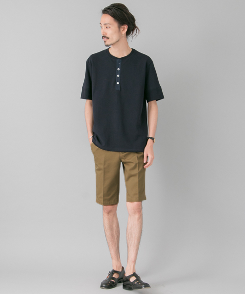 URBAN RESEARCH(アーバンリサーチ)の「UR T/C TWILL SLIM SHORTS(その他パンツ・メンズ・ブラック/グレー/ベージュ/ネイビー・SMALL/LARGE/MEDIUM)」の15枚目の写真
